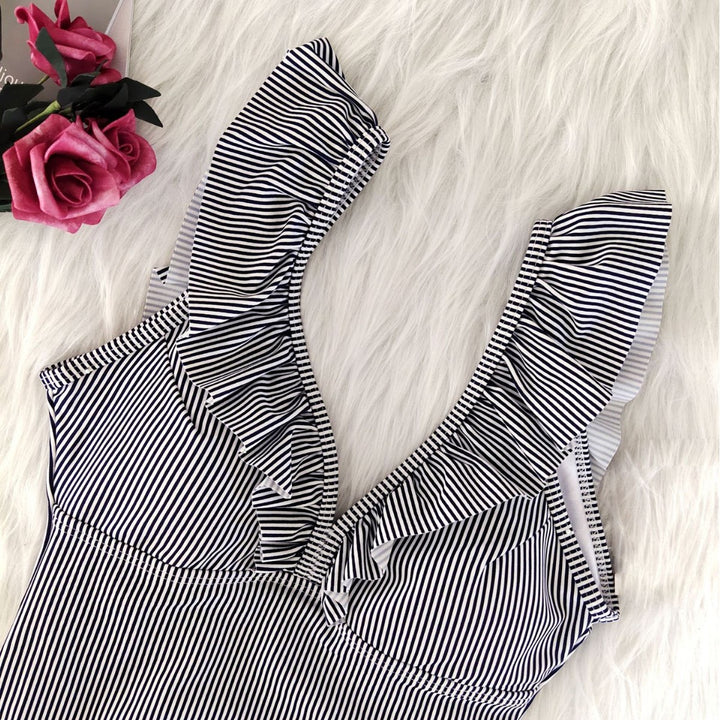 Damen Frottee Badeanzug mit Rüschendetails Echo Archiv