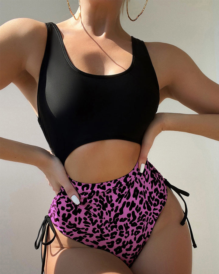 Damen Einteiler Badeanzug mit modischem Cut-Out und eleganter Leoprint-Details Echo Archiv