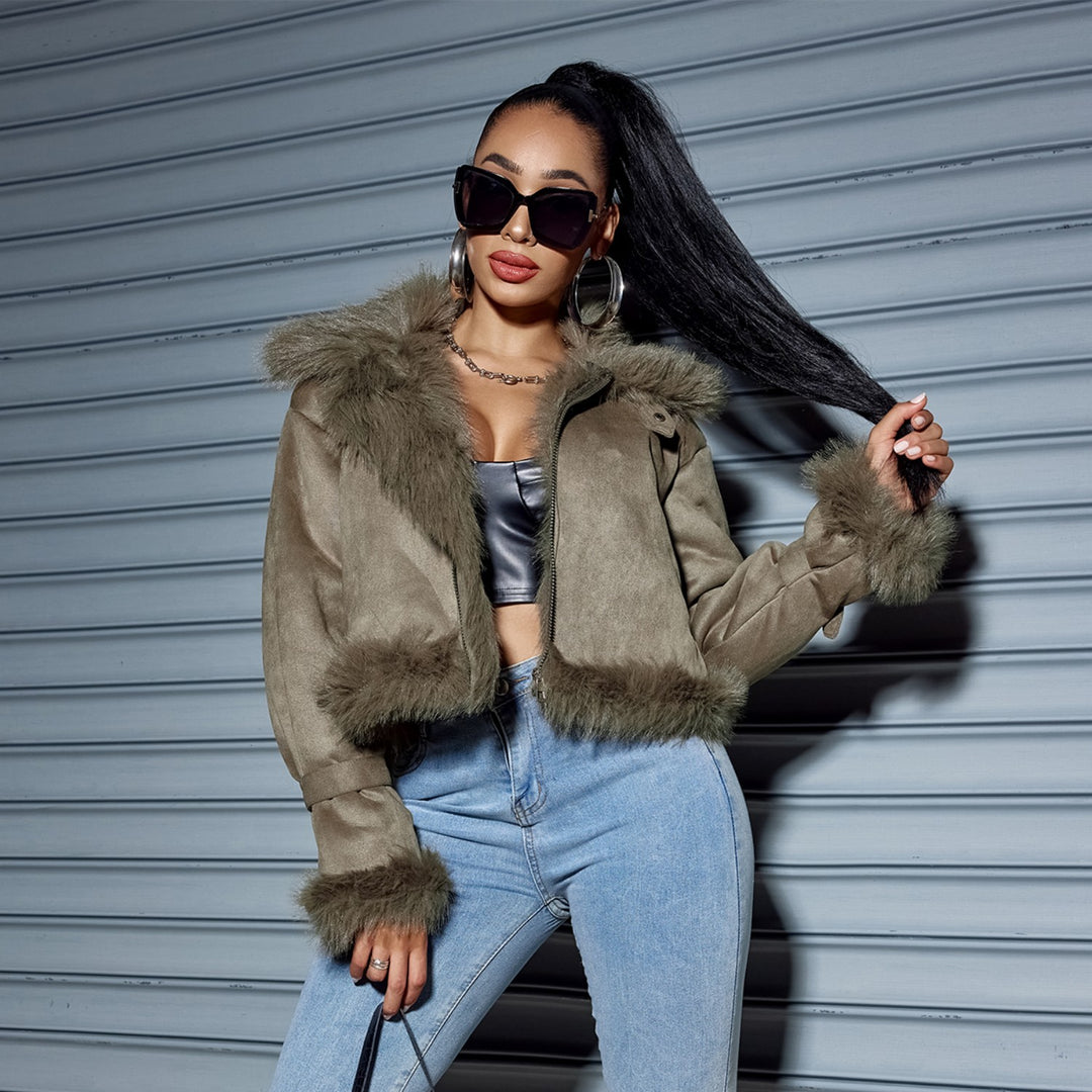 Damen Kurzjacke aus Wildlederoptik mit Fellbesatz, Kapuze & Reißverschluss – Célinea