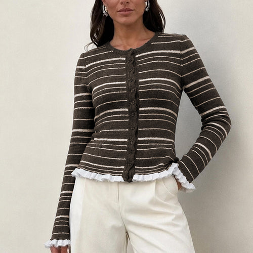 Damen Feinstrick-Buttoncardigan mit Streifen, Rüschenbesatz & taillierter Passform Echoarchiv