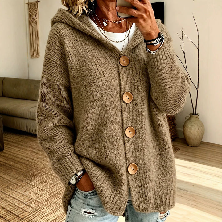 Damen Grobgestrickter Kapuzencardigan mit überlanger Silhouette, Holzknopfleiste und gerippten Bündchen – Veloura
