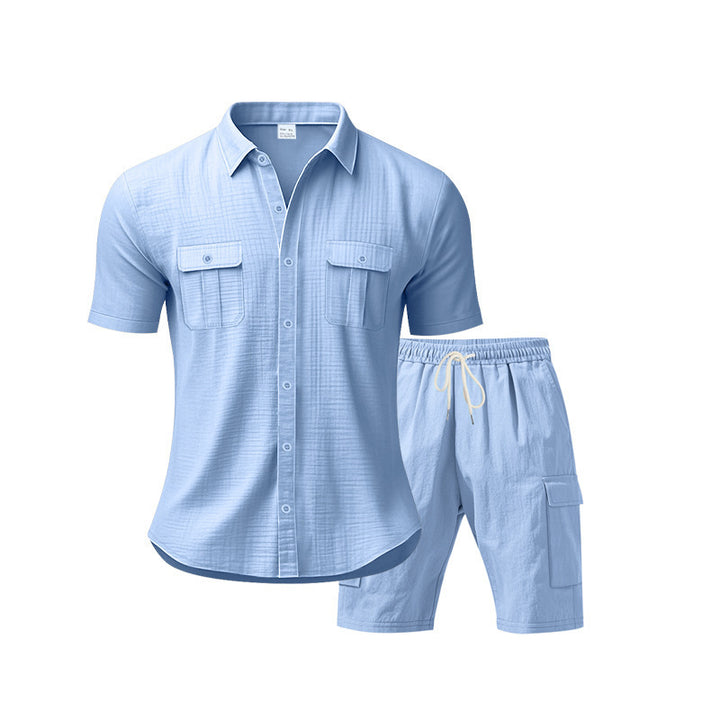 Herren Freizeit-Outfit mit lässigem Hemd und praktischen Cargo-Shorts Echoarchiv
