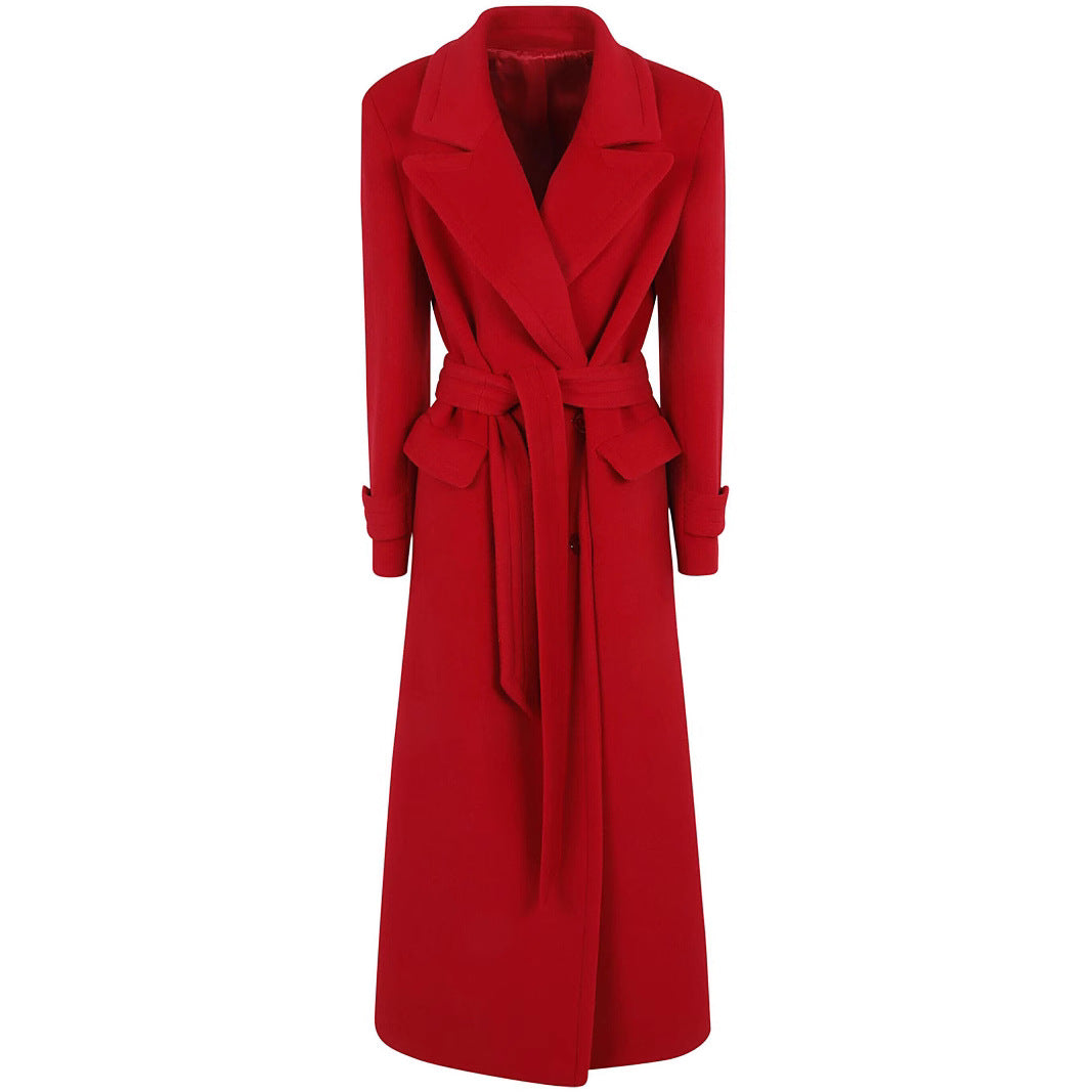 Damen Maxi-Mantel mit doppelreihiger Knopfleiste, weitem Revers und Pattentaschen Echoarchiv