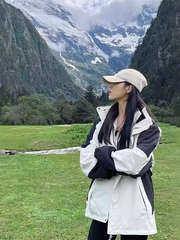 Damen zweilagige wasserdichte Outdoor‑Jacke mit Kapuze, atmungsaktiver Membran und verstellbarer Taille Echoarchiv