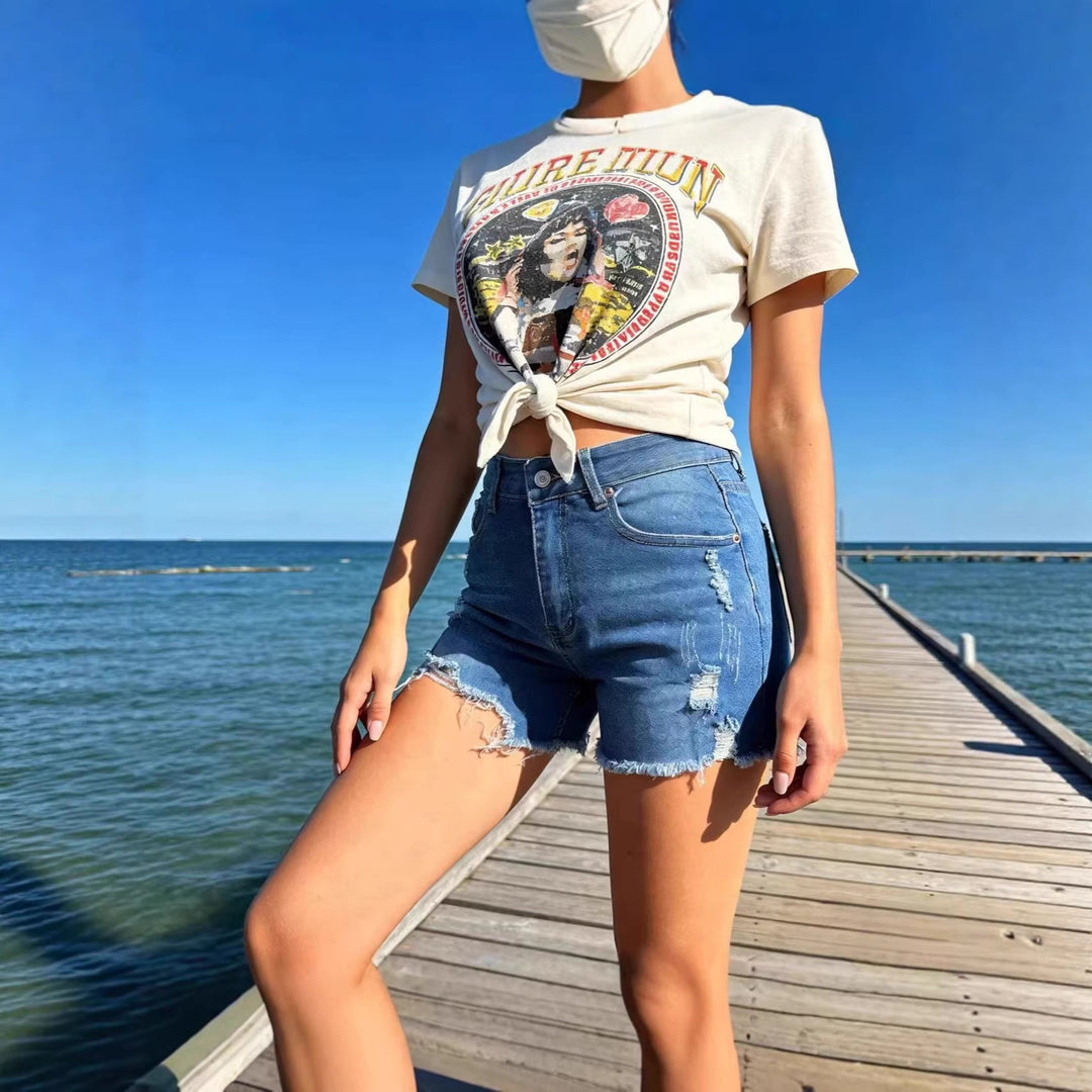 Damen Destroyed Denim-Shorts mit fransigem Saum und stylischen Rissdetails Echo Archiv