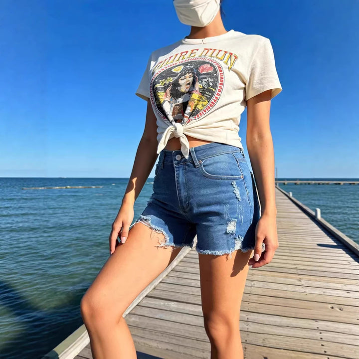 Damen Destroyed Denim-Shorts mit fransigem Saum und stylischen Rissdetails Echo Archiv