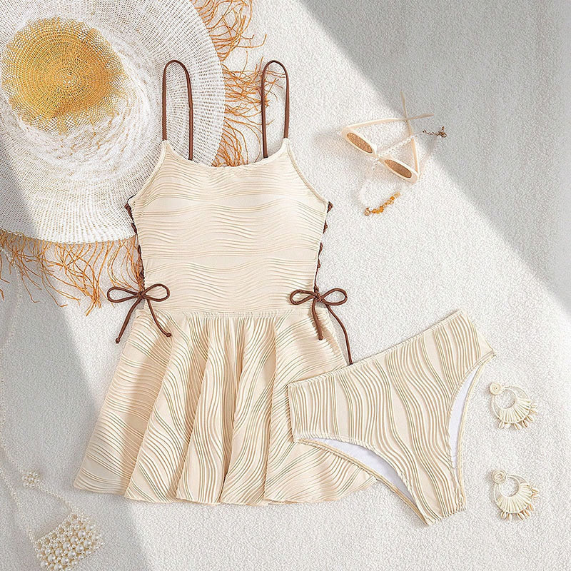Damen Schwimmanzug mit modernem Wickelrock und eleganten Bändern Echo Archiv