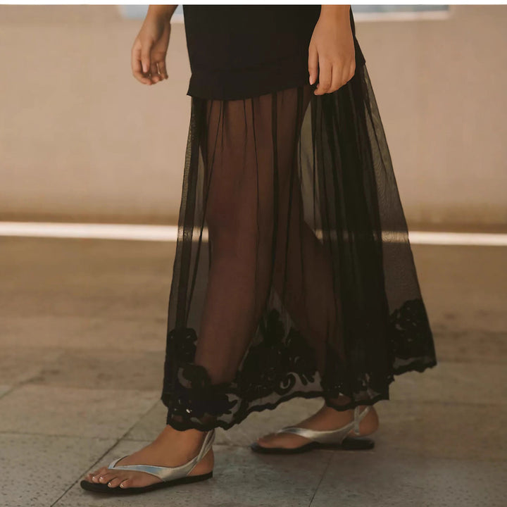 Damen nan Lagenmaxikleid mit kurzem Innenkleid und transparentem Tüll-Überrock, V-Ausschnitt und feinen Spaghettiträgern Echo Archiv
