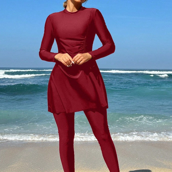 Damen Sportliches Strandoutfit mit figurbetonendem Kleid und langen Leggings Echo Archiv