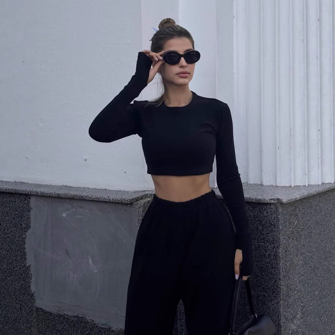 Damen Kurzes Langarm-Croptop mit Daumenloch und weite High-Waist Loungehose – Élanora