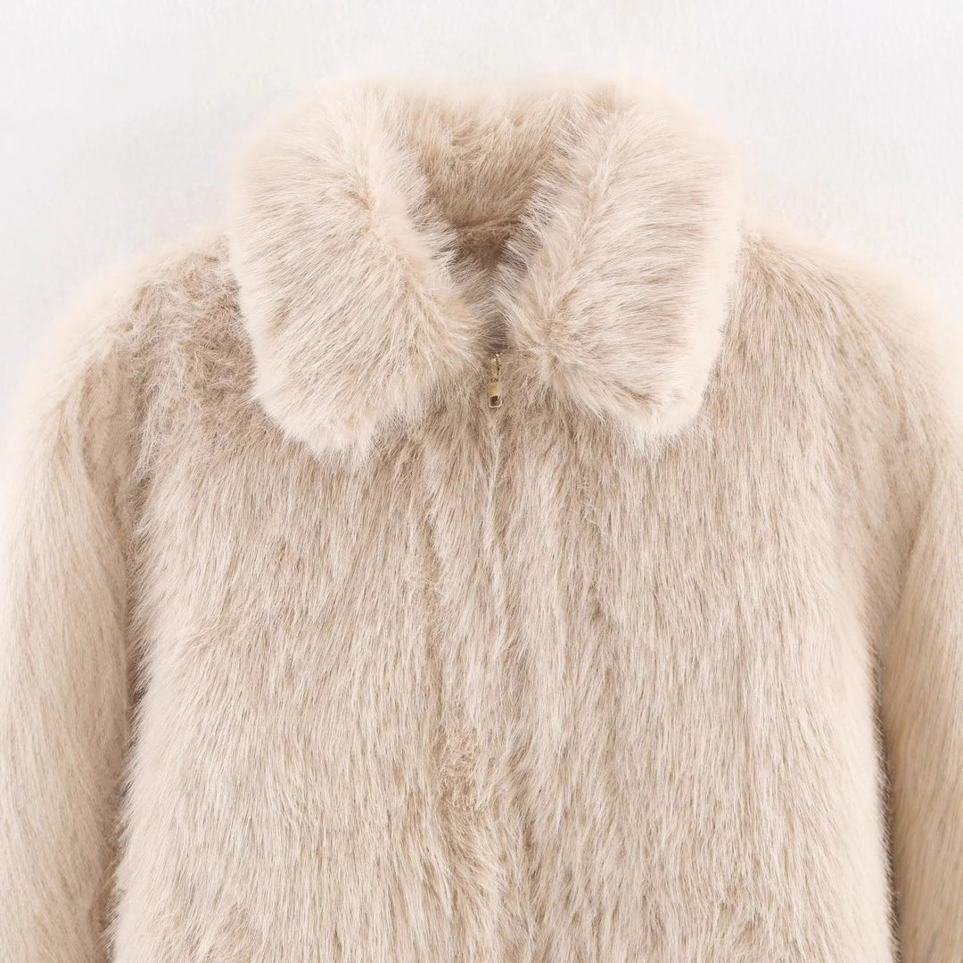 Damen kurzer Kunstfellblouson im Cropped-Schnitt mit voluminösem Umlegekragen – Célinea