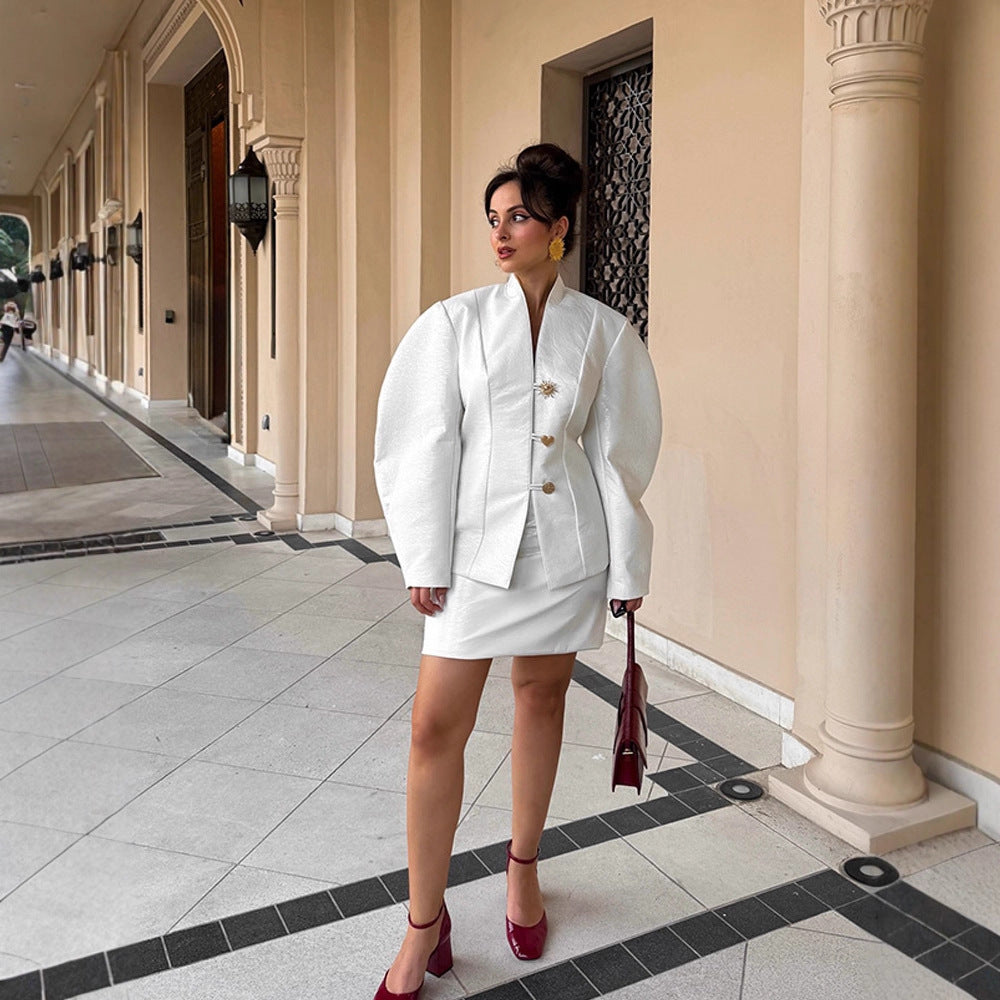 Damen Tailliertes Blazer‑Kostüm mit skulpturalen Ballonärmeln und Minirock Echoarchiv