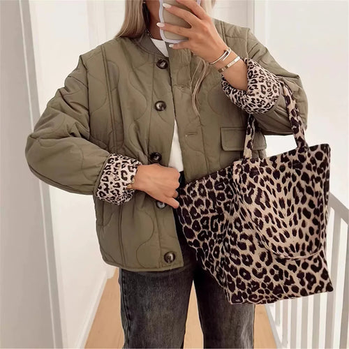 Damen wattierte Steppjacke mit kastiger Silhouette, geripptem Stehkragen und aufgesetzten Pattentaschen – Célinea