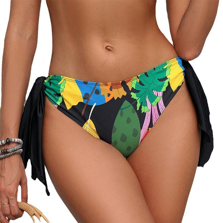 Damen Bikinislip mit verspieltem Seitenschnitt und floralem Design Echo Archiv