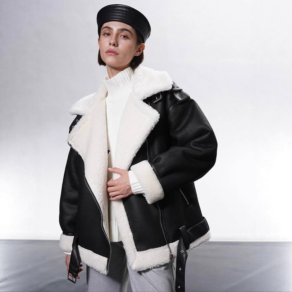 Damen Oversized Bikerjacke mit Teddyfell-Futter und verstellbaren Gürteln Echoarchiv