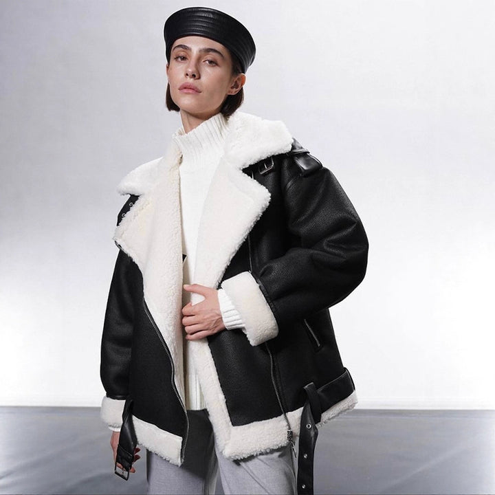 Damen Oversized Bikerjacke mit Teddyfell-Futter und verstellbaren Gürteln Echoarchiv