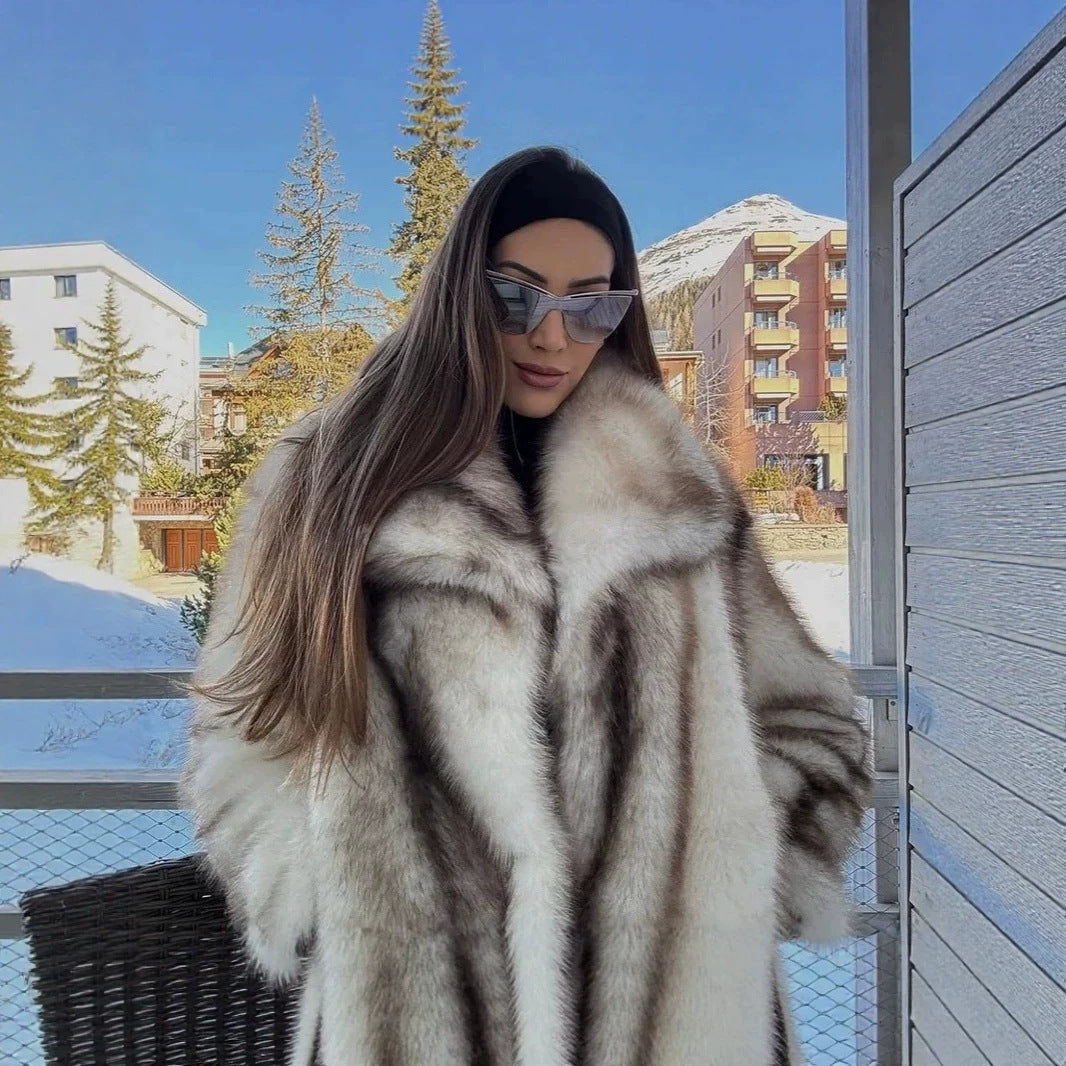 Damen Kurze Plüsch-Kunstpelzjacke mit weitem Schalkragen und geradem Schnitt Echo Archiv