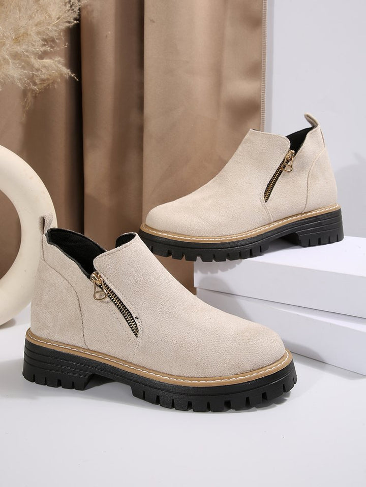 Damen Chelsea-Stiefelette mit profilierter Gummisohle und seitlichem Reißverschluss – Varelle