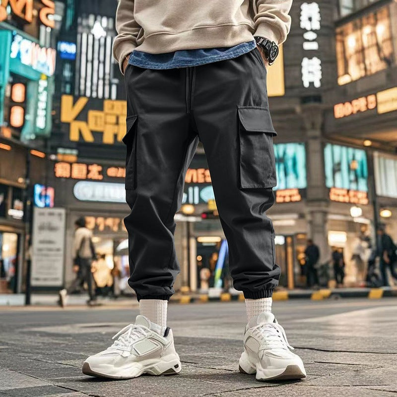 Herren Tapered Cargo-Jogginghose mit Kordelzug, aufgesetzten Klappentaschen und elastischen Bündchen Echoarchiv