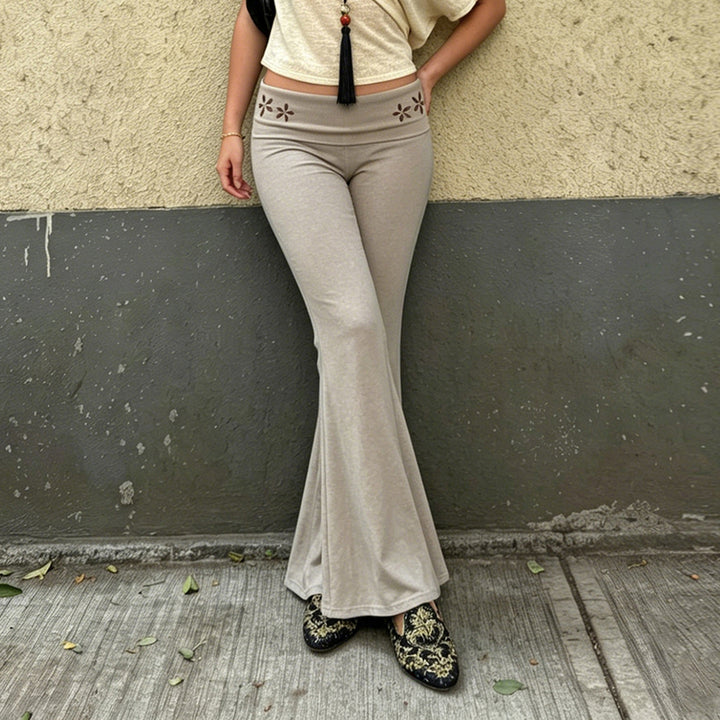Damen nan Yogahose Flared mit Umschlagbund, komfortable Bootcut-Passform und Laser-Cut Blütendetail Echo Archiv
