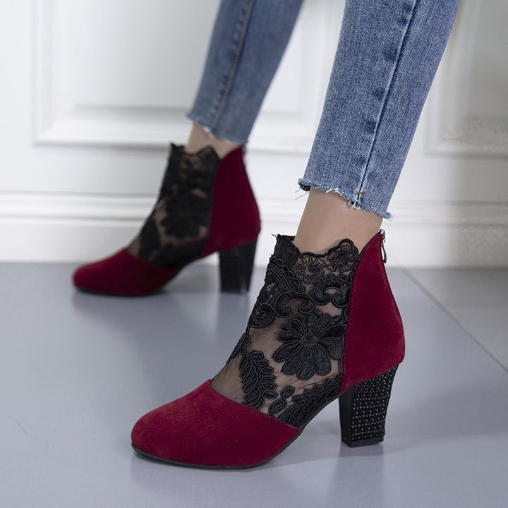 Damen nan elegante Spitzen-Stiefelette mit floralem Mesh-Einsatz, Reißverschluss und verzierendem Blockabsatz Echo Archiv