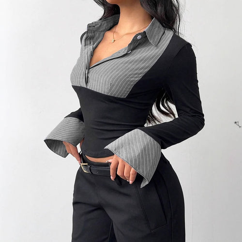 Damen Figurbetontes Langarmshirt mit Blusenkragen und gestreiften Manschetten – Avérine