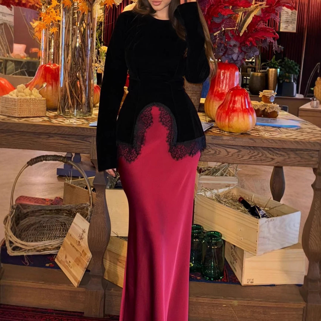 Damen Elegantes Samt-Longsleeve mit Spitzenbesatz und halbkreisförmigem Vorderschlitz Echo Archiv