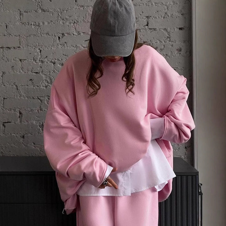 Damen oversized Lounge-Set mit ausgefranstem Saum, extra langem Sweatpullover und weiter hochgeschnittener Jogginghose – Avérine
