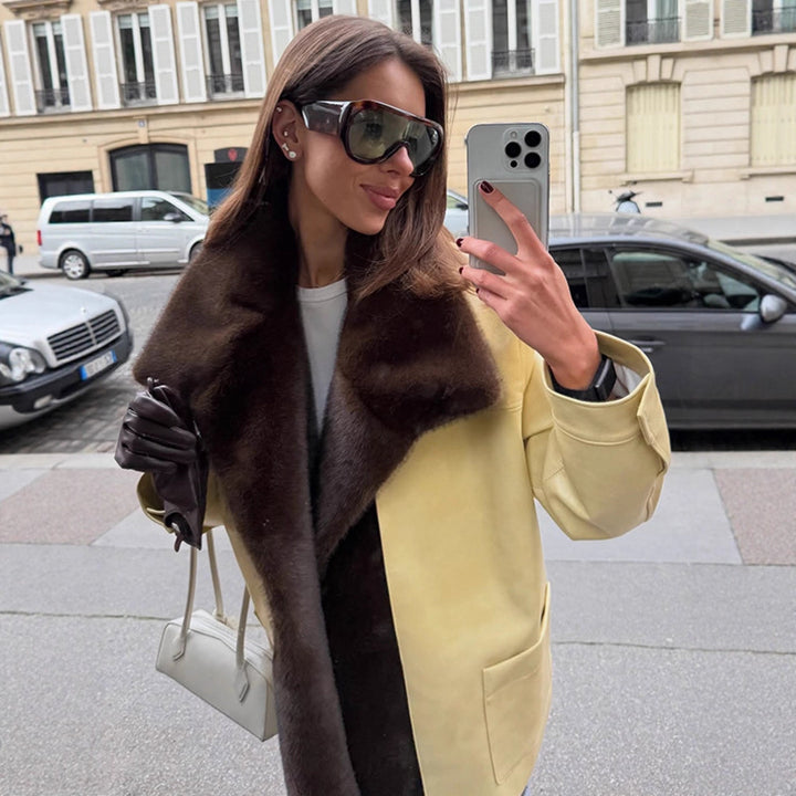 Damen Eleganter Oversize-Mantel aus Veloursleder‑Optik mit voluminösem Faux‑Fur‑Schalkragen Echoarchiv