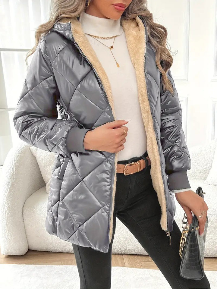 Damen Steppjacke mit Teddyfutter und Kapuze – Célinea