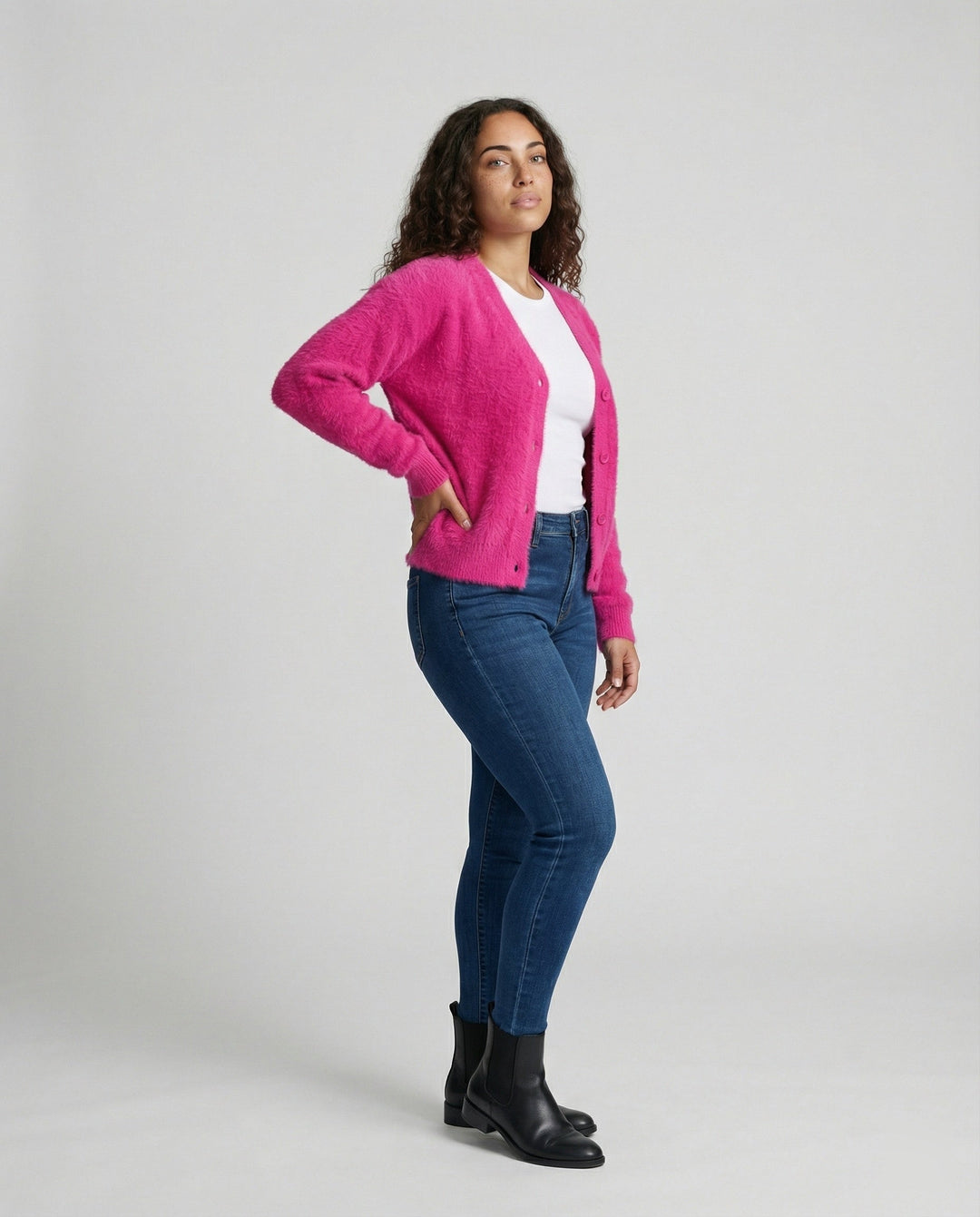 Damen Flauschiger V-Ausschnitt Cardigan mit Knopfdetail Echoarchiv