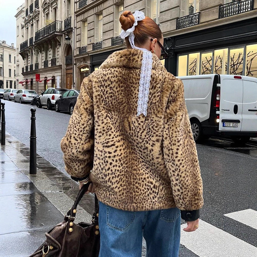 Damen Boxy-Kurzmantel aus Fauxfur mit Allover-Leopardenmuster und umlegbarem Schalkragen Echoarchiv