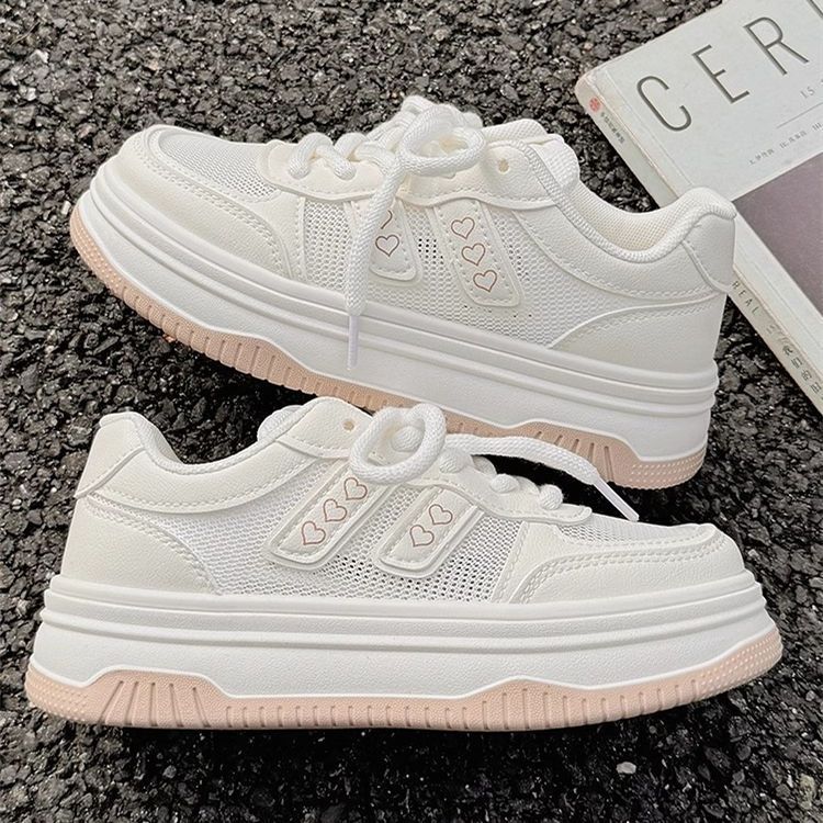 Damen Plateau‑Sneaker mit dicker Wedgesohle und Herz‑Applikation – Névara