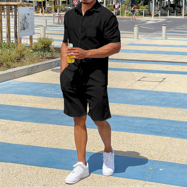 Herren nan legeres Resort-Zweiteiler mit offenem Kurzarm-Hemd, Brusttasche und elastischer Bermuda Echo Archiv