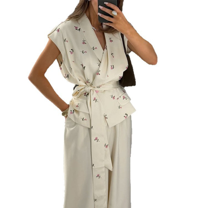 Damen Ärmellose Wickelbluse mit tailliertem Bindegürtel und Pattentaschen Echoarchiv