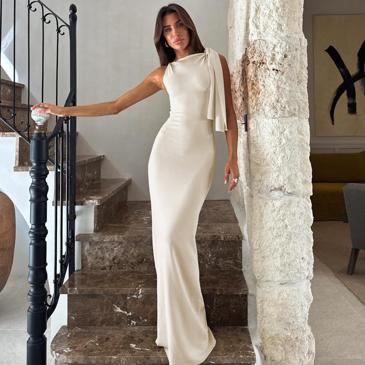 Damen Elegantes Maxikleid mit asymmetrischen Trägerdetails Echo Archiv