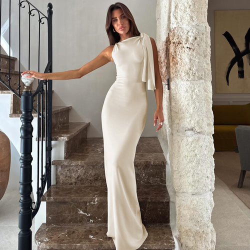 Damen Elegantes Maxikleid mit asymmetrischen Trägerdetails Echo Archiv