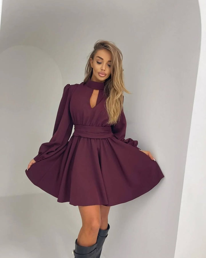 Damen Elegantes Kurzkleid mit Stehkragen, Cut-Out, weitem Glockenrock und Taillenschärpe Echoarchiv