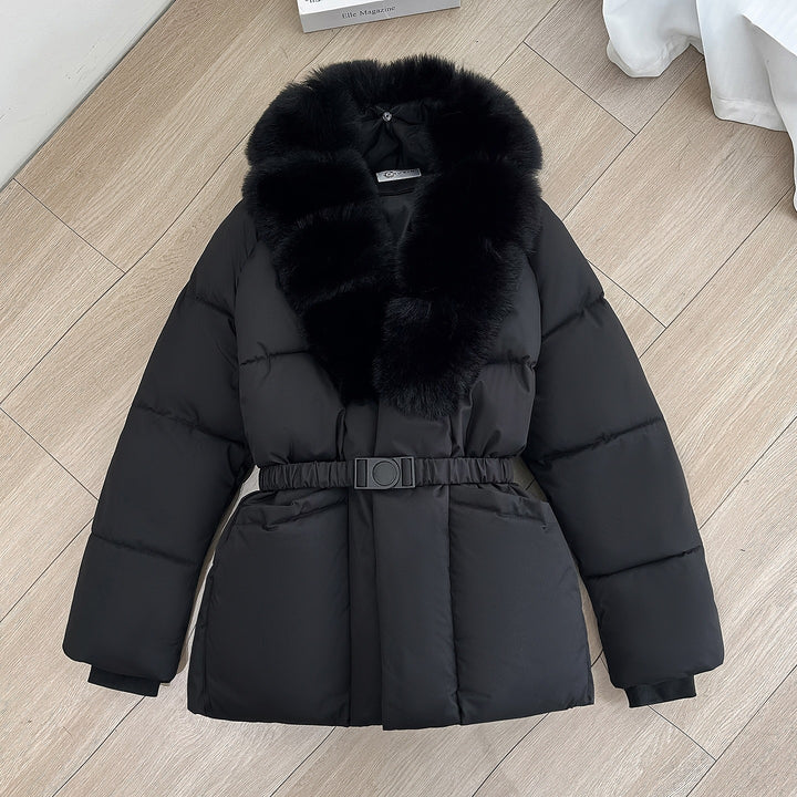 Damen Taillierte Kurz-Steppjacke mit voluminösem Schalkragen aus Kunstfell und Ziergürtel Echo Archiv