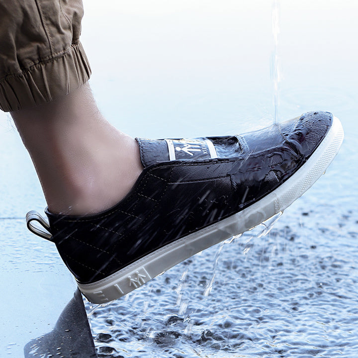 Damen Lässige Slip-On Sneaker in Lederoptik mit gesteppter Fersenpartie und kontrastierter Gummisohle Echoarhiv – Lioré