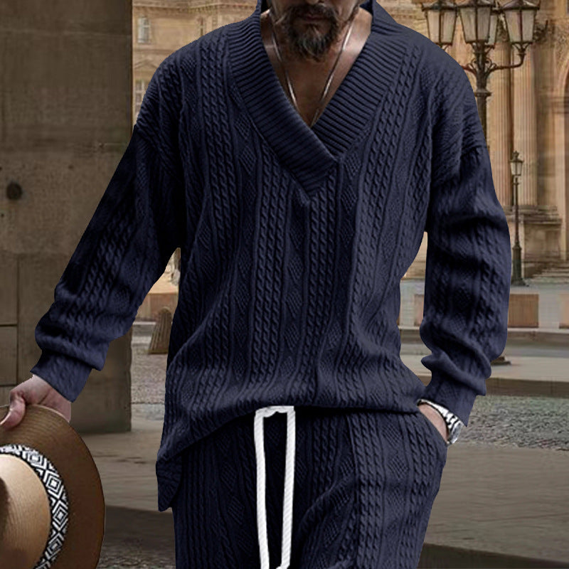 Herren nan grob gestrickter V-Ausschnitt-Pullover mit Zopfmuster und relaxed Fit Echo Archiv