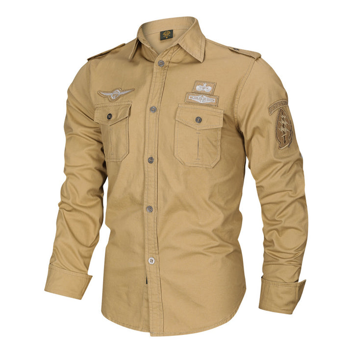 Herren nan tailliertes Baumwollhemd mit Schulterklappen, aufgesetzten Brusttaschen und markanten Patch-Details Echo Archiv