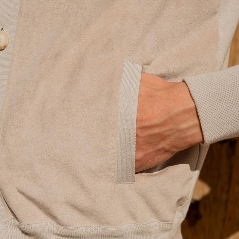 Herren unkonventionelle Sweatjacke mit Knopfdetails und praktischen Seitentaschen Echoarchiv