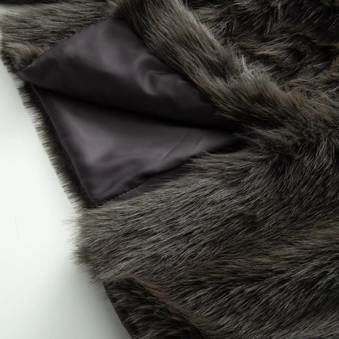 Damen kurzer Fauxfur Kurzblouson mit hohem Stehkragen, kurzem Boxy-Schnitt und langfloriger Kunstfelloptik – Avérine