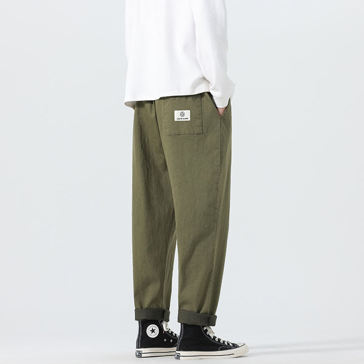 Herren Locker geschnittene Cropped-Denimhose mit Umschlag und Label-Patch Echo Archiv