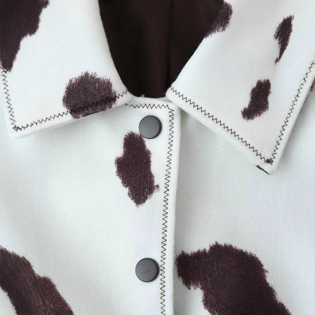 Damen kurzgeschnittene Hemdjacke mit Kuhfleckenmuster und Druckknopfverschluss – Célinea