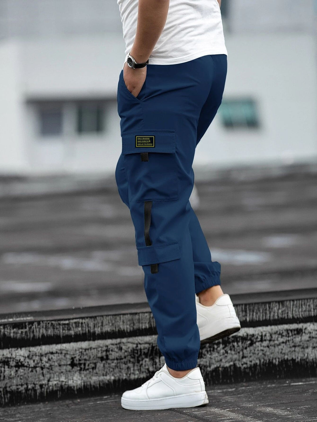 Herren Cargo-Hose mit funktionalen Taschen und elastischem Bund Echoarchiv