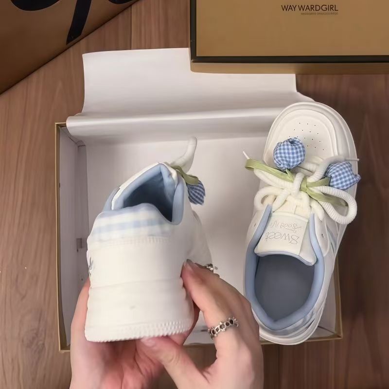 Damen Sneakers mit verspieltem Design und dekorativen Schleifen von Echo Archiv