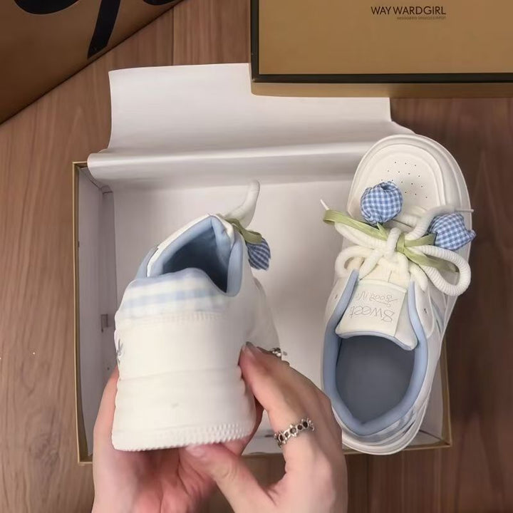 Damen Sneakers mit verspieltem Design und dekorativen Schleifen von Echo Archiv