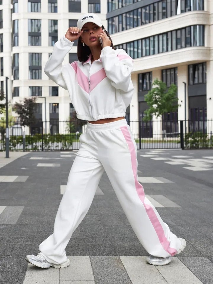 Damen cropped Zipjacke und weite Trackpants mit kontrastierendem Seitenstreifen – Avérine